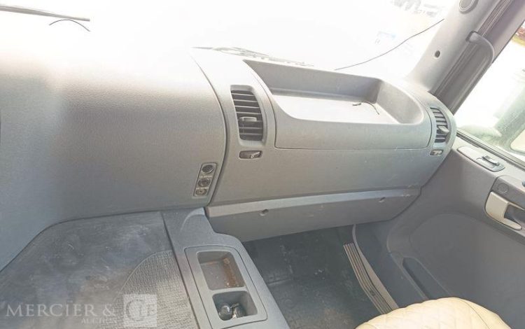SCANIA PORTEUR P310 AVEC HAYON – PTAC : 19 TONNES – DIESEL – 713194 KMS – ANNEE 2013 BLANC CS-403-RV