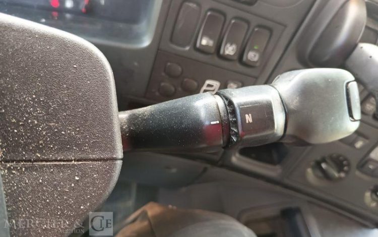 SCANIA PORTEUR P310 AVEC HAYON – PTAC : 19 TONNES – DIESEL – 713194 KMS – ANNEE 2013 BLANC CS-403-RV