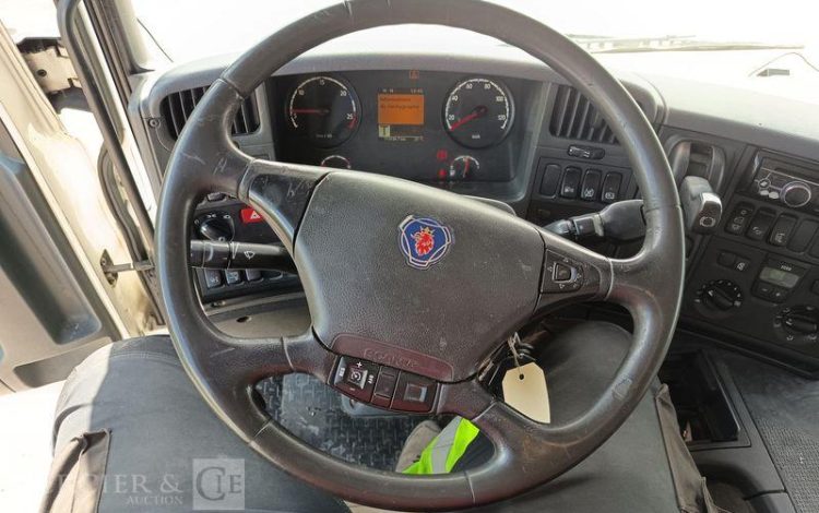 SCANIA PORTEUR P310 AVEC HAYON – PTAC : 19 TONNES – DIESEL – 713194 KMS – ANNEE 2013 BLANC CS-403-RV