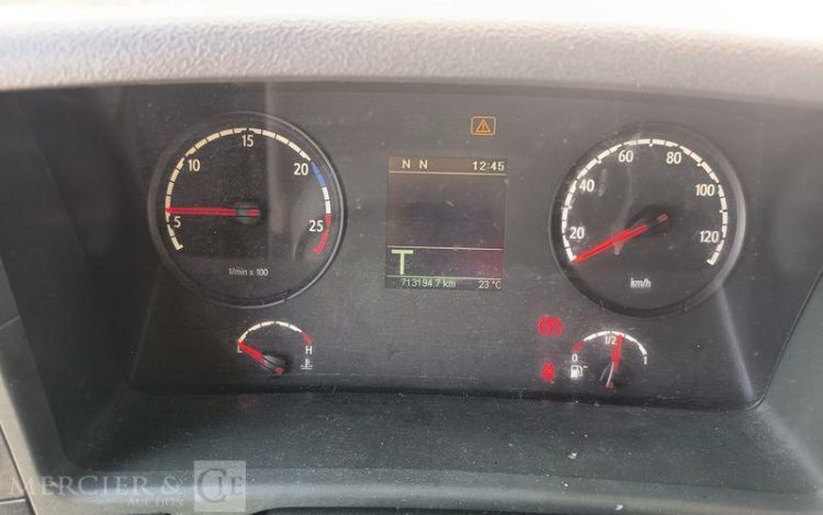 SCANIA PORTEUR P310 AVEC HAYON – PTAC : 19 TONNES – DIESEL – 713194 KMS – ANNEE 2013 BLANC CS-403-RV