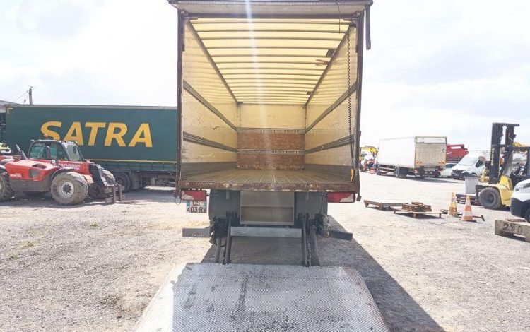 SCANIA PORTEUR P310 AVEC HAYON – PTAC : 19 TONNES – DIESEL – 713194 KMS – ANNEE 2013 BLANC CS-403-RV