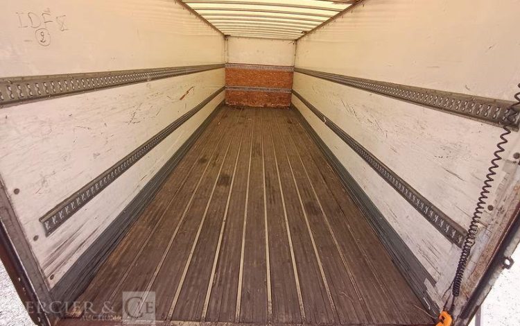 SCANIA PORTEUR P310 AVEC HAYON – PTAC : 19 TONNES – DIESEL – 713194 KMS – ANNEE 2013 BLANC CS-403-RV