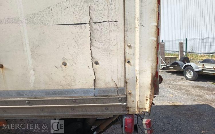 SCANIA PORTEUR P310 AVEC HAYON – PTAC : 19 TONNES – DIESEL – 713194 KMS – ANNEE 2013 BLANC CS-403-RV