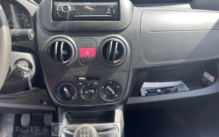 PEUGEOT Bipper BLANC CW-084-AN