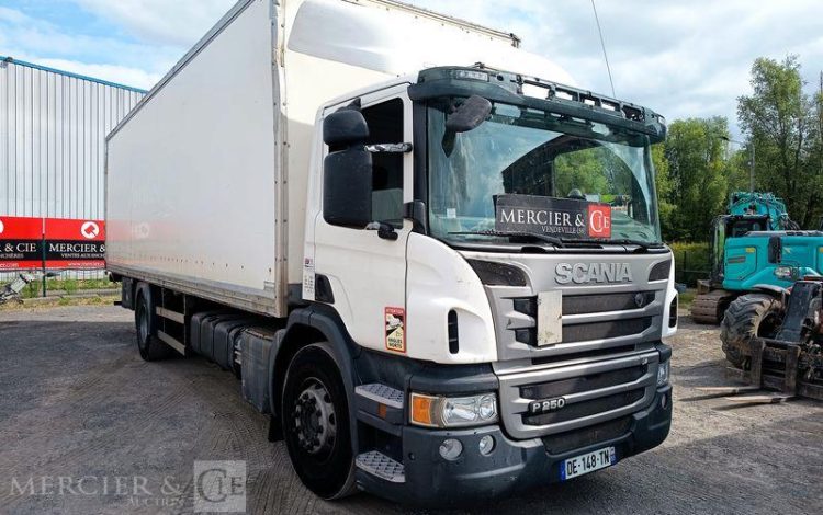 SCANIA PORTEUR P250 AVEC HAYON – PTAC : 19 TONNES – DIESEL – 482656 KMS – ANNEE 2014 BLANC DE-148-TN