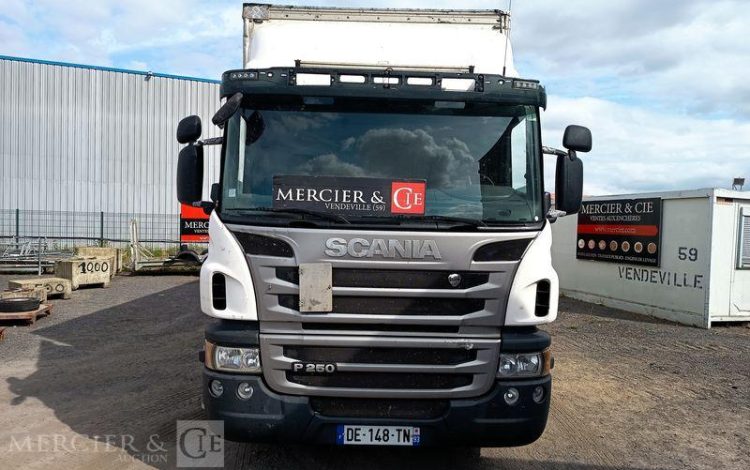 SCANIA PORTEUR P250 AVEC HAYON – PTAC : 19 TONNES – DIESEL – 482656 KMS – ANNEE 2014 BLANC DE-148-TN