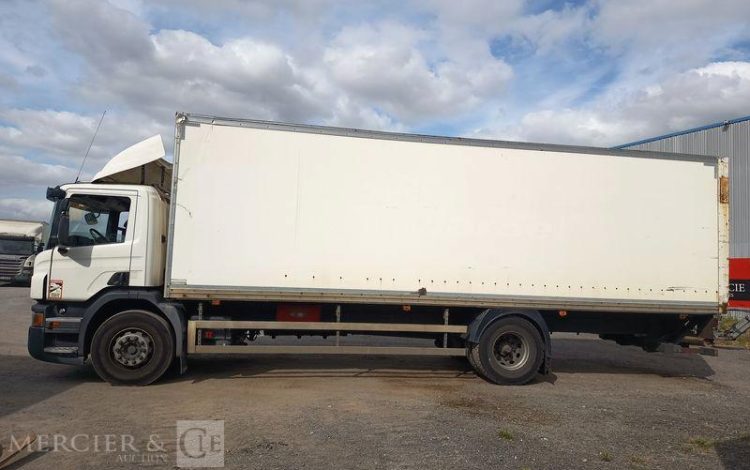 SCANIA PORTEUR P250 AVEC HAYON – PTAC : 19 TONNES – DIESEL – 482656 KMS – ANNEE 2014 BLANC DE-148-TN