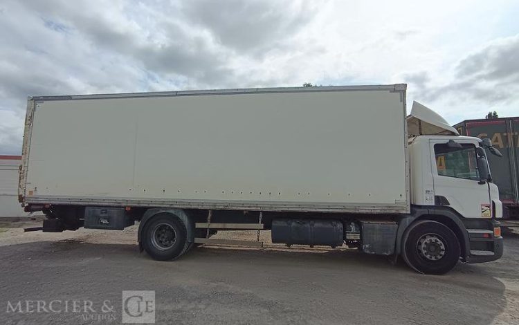 SCANIA PORTEUR P250 AVEC HAYON – PTAC : 19 TONNES – DIESEL – 482656 KMS – ANNEE 2014 BLANC DE-148-TN