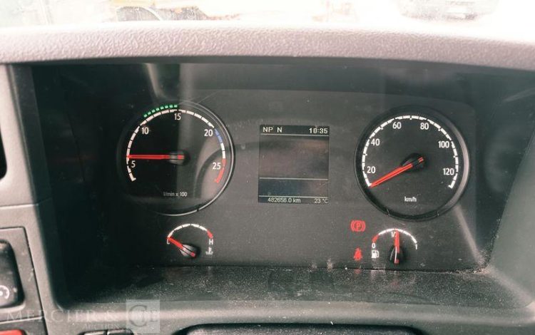 SCANIA PORTEUR P250 AVEC HAYON – PTAC : 19 TONNES – DIESEL – 482656 KMS – ANNEE 2014 BLANC DE-148-TN