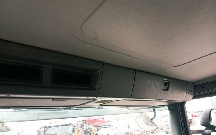 SCANIA PORTEUR P250 AVEC HAYON – PTAC : 19 TONNES – DIESEL – 482656 KMS – ANNEE 2014 BLANC DE-148-TN