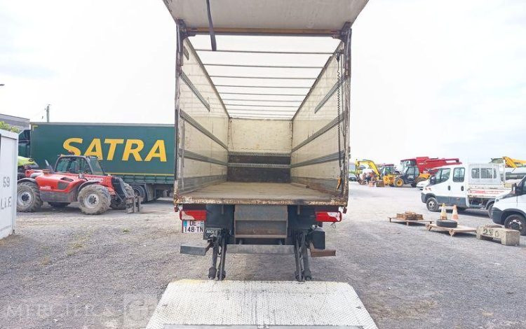 SCANIA PORTEUR P250 AVEC HAYON – PTAC : 19 TONNES – DIESEL – 482656 KMS – ANNEE 2014 BLANC DE-148-TN