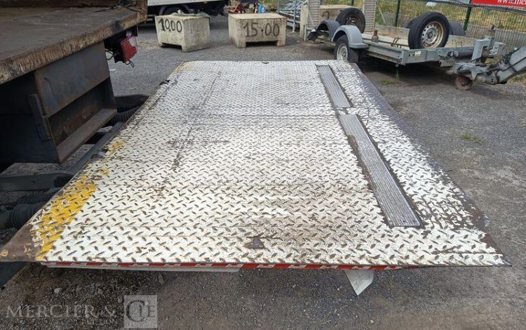 SCANIA PORTEUR P250 AVEC HAYON – PTAC : 19 TONNES – DIESEL – 482656 KMS – ANNEE 2014 BLANC DE-148-TN