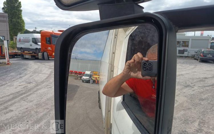 SCANIA PORTEUR P250 AVEC HAYON – PTAC : 19 TONNES – DIESEL – 482656 KMS – ANNEE 2014 BLANC DE-148-TN