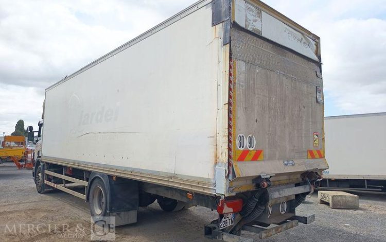 SCANIA PORTEUR P250 AVEC HAYON – PTAC : 19 TONNES – DIESEL – 503668 KMS – ANNEE 2014 BLANC DE-228-TN