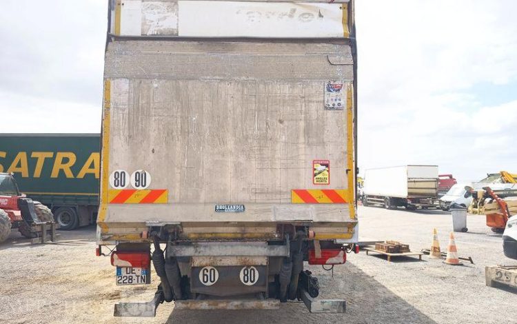 SCANIA PORTEUR P250 AVEC HAYON – PTAC : 19 TONNES – DIESEL – 503668 KMS – ANNEE 2014 BLANC DE-228-TN
