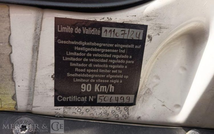 SCANIA PORTEUR P250 AVEC HAYON – PTAC : 19 TONNES – DIESEL – 503668 KMS – ANNEE 2014 BLANC DE-228-TN