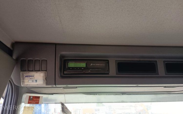 SCANIA PORTEUR P250 AVEC HAYON – PTAC : 19 TONNES – DIESEL – 503668 KMS – ANNEE 2014 BLANC DE-228-TN