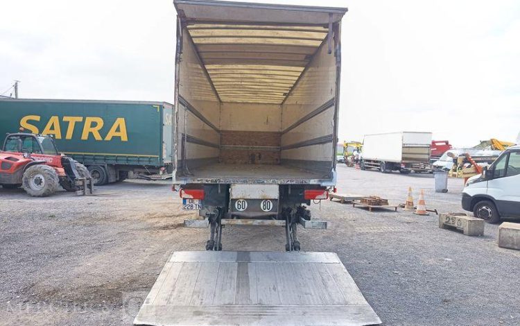 SCANIA PORTEUR P250 AVEC HAYON – PTAC : 19 TONNES – DIESEL – 503668 KMS – ANNEE 2014 BLANC DE-228-TN