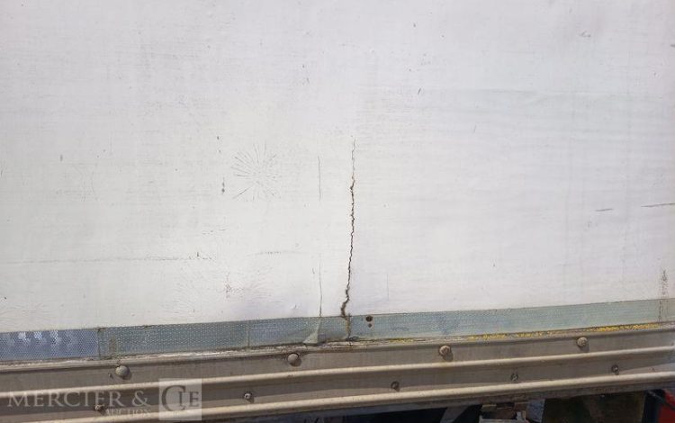 SCANIA PORTEUR P250 AVEC HAYON – PTAC : 19 TONNES – DIESEL – 503668 KMS – ANNEE 2014 BLANC DE-228-TN