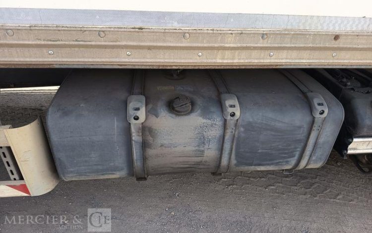 SCANIA PORTEUR P250 AVEC HAYON – PTAC : 19 TONNES – DIESEL – 503668 KMS – ANNEE 2014 BLANC DE-228-TN
