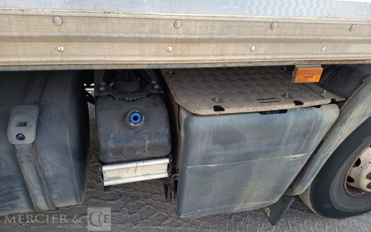 SCANIA PORTEUR P250 AVEC HAYON – PTAC : 19 TONNES – DIESEL – 503668 KMS – ANNEE 2014 BLANC DE-228-TN