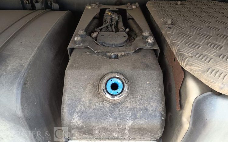 SCANIA PORTEUR P250 AVEC HAYON – PTAC : 19 TONNES – DIESEL – 503668 KMS – ANNEE 2014 BLANC DE-228-TN