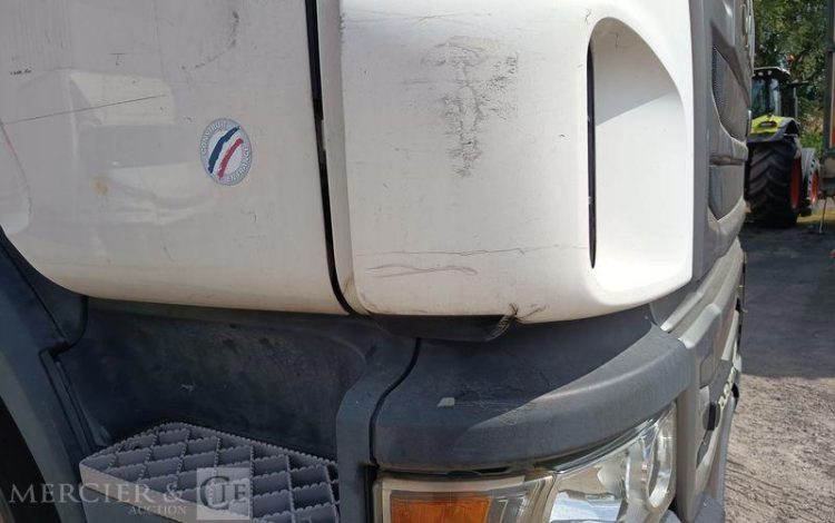 SCANIA PORTEUR P250 AVEC HAYON – PTAC : 19 TONNES – DIESEL – 503668 KMS – ANNEE 2014 BLANC DE-228-TN