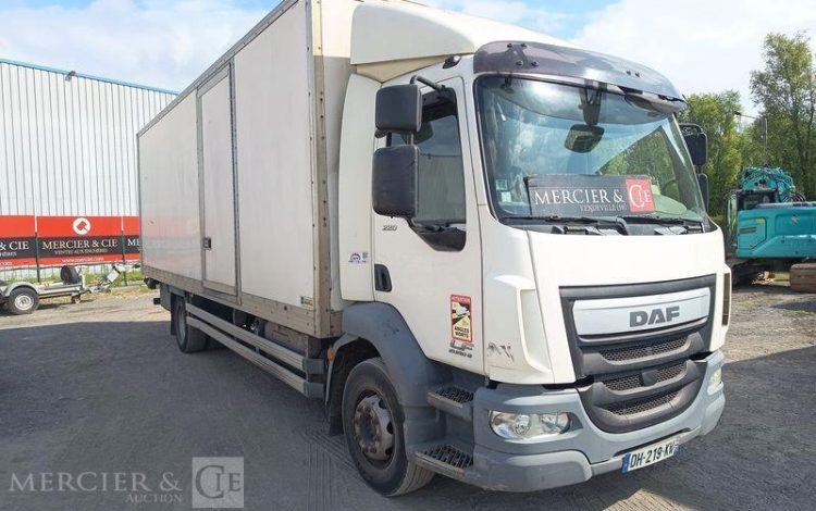 DAF LF 200 AVEC HAYON  DH-219-KW
