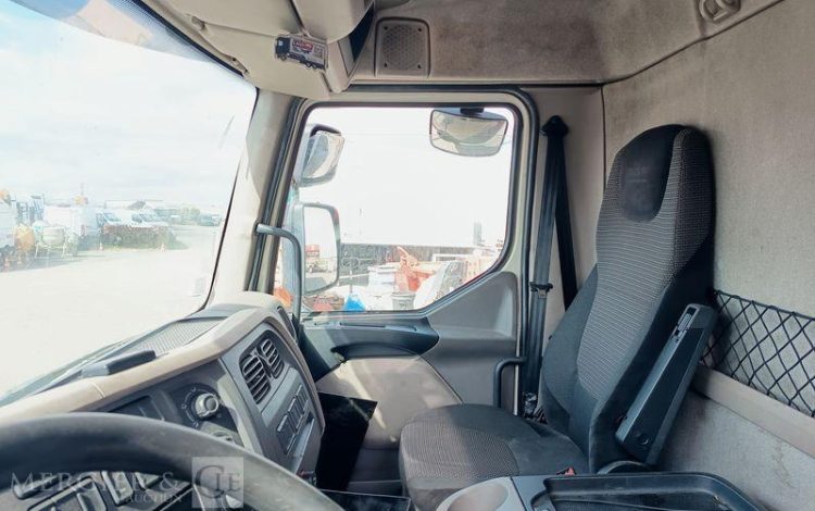 DAF LF 200 AVEC HAYON  DH-219-KW
