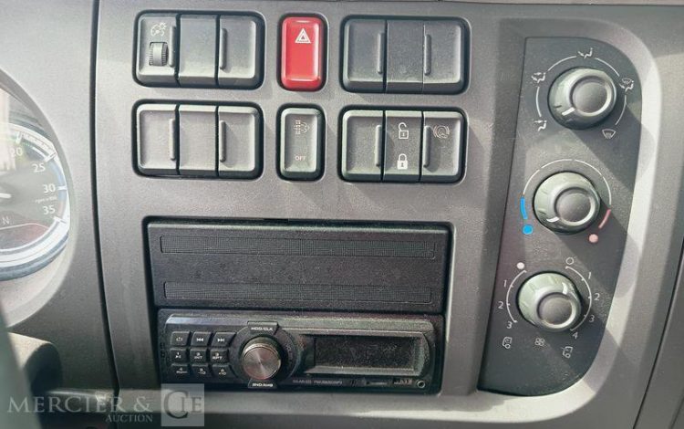 DAF LF 200 AVEC HAYON  DH-219-KW