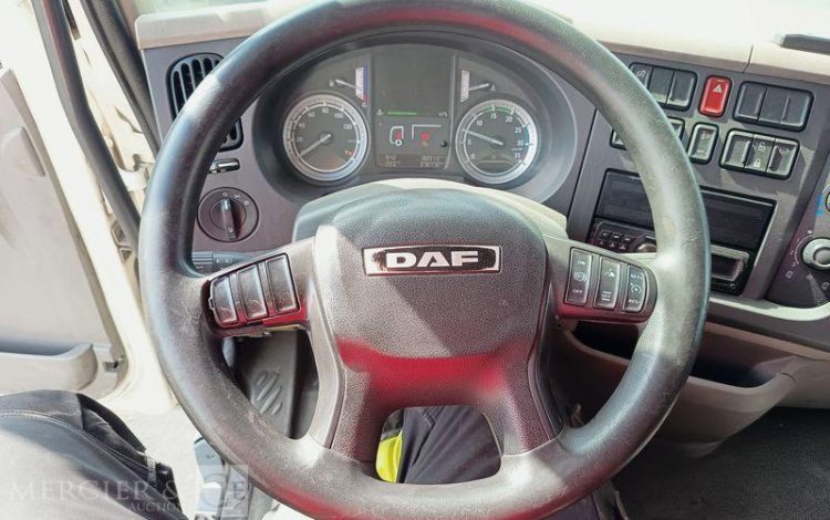DAF LF 200 AVEC HAYON  DH-219-KW