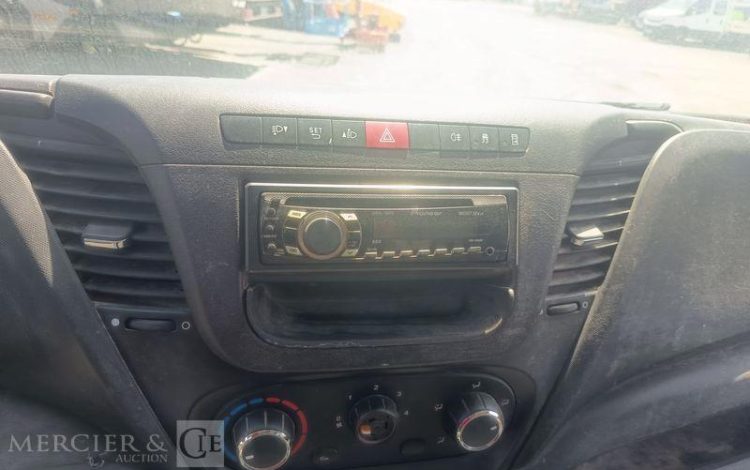 IVECO DAILY 35C15 DOUBLE CABINE AVEC BENNE – DIESEL – 229935 KMS – ANNEE BLANC DL-178-AL