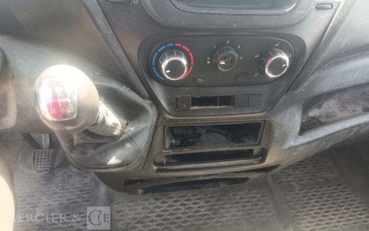 IVECO DAILY 35C15 DOUBLE CABINE AVEC BENNE – DIESEL – 229935 KMS – ANNEE BLANC DL-178-AL