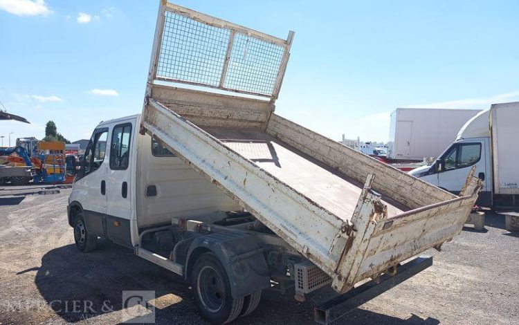 IVECO DAILY 35C15 DOUBLE CABINNE AVEC BENNE – DIESEL – 195969 KMS – ANNEE BLANC DL-260-NB