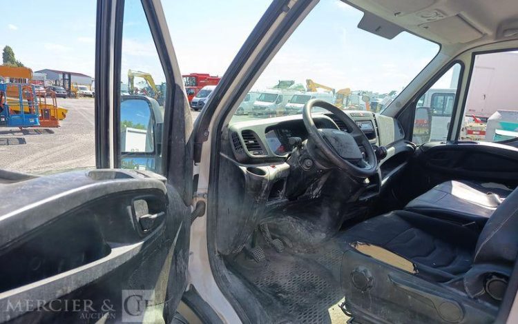 IVECO DAILY 35C15 DOUBLE CABINNE AVEC BENNE – DIESEL – 195969 KMS – ANNEE BLANC DL-260-NB