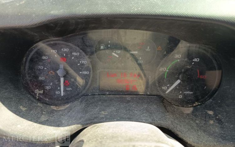 IVECO DAILY 35C15 DOUBLE CABINNE AVEC BENNE – DIESEL – 195969 KMS – ANNEE BLANC DL-260-NB