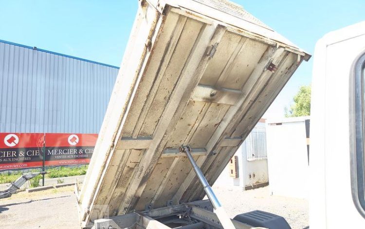 IVECO DAILY 35C15 DOUBLE CABINNE AVEC BENNE – DIESEL – 195969 KMS – ANNEE BLANC DL-260-NB