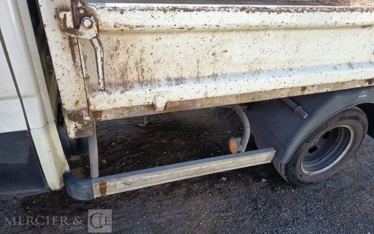 IVECO DAILY 35C15 DOUBLE CABINNE AVEC BENNE – DIESEL – 195969 KMS – ANNEE BLANC DL-260-NB