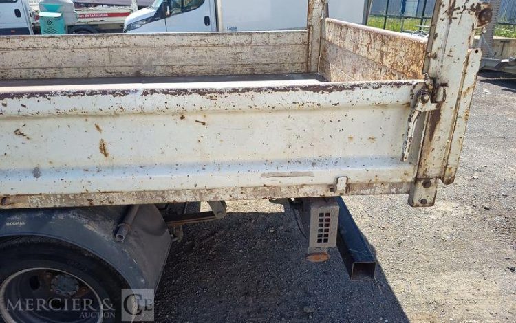 IVECO DAILY 35C15 DOUBLE CABINNE AVEC BENNE – DIESEL – 195969 KMS – ANNEE BLANC DL-260-NB