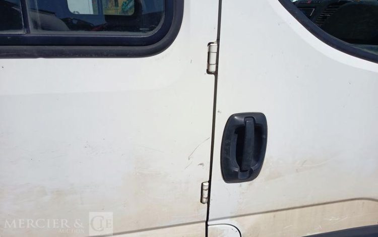 IVECO DAILY 35C15 DOUBLE CABINNE AVEC BENNE – DIESEL – 195969 KMS – ANNEE BLANC DL-260-NB