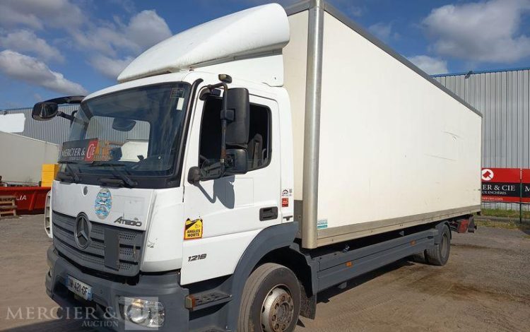 MERCEDES ATEGO AVEC HAYON  DM-421-GF
