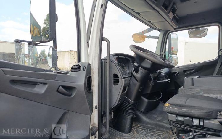 MERCEDES ATEGO AVEC HAYON  DM-421-GF