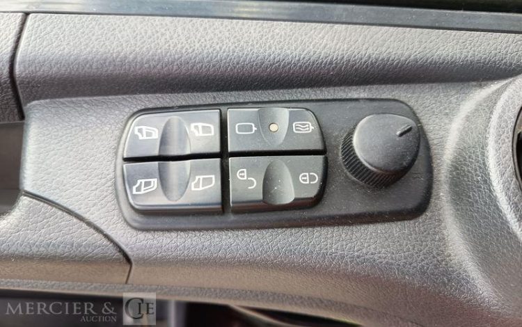 MERCEDES ATEGO AVEC HAYON  DM-421-GF