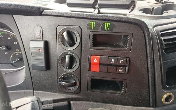 MERCEDES ATEGO AVEC HAYON  DM-421-GF