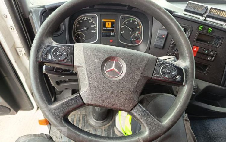 MERCEDES ATEGO AVEC HAYON  DM-421-GF