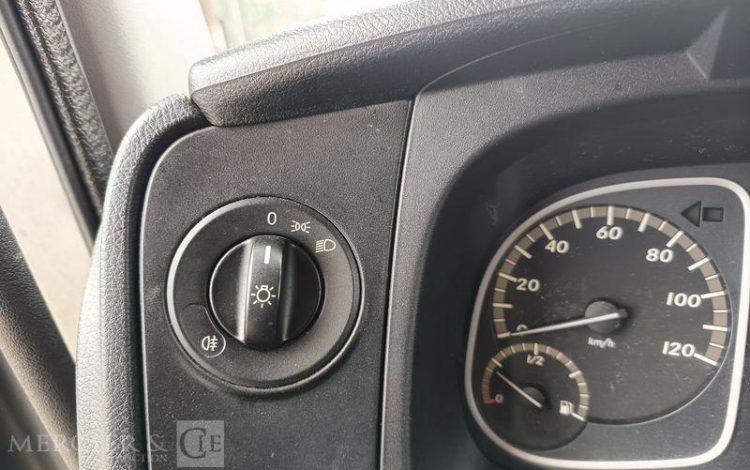 MERCEDES ATEGO AVEC HAYON  DM-421-GF