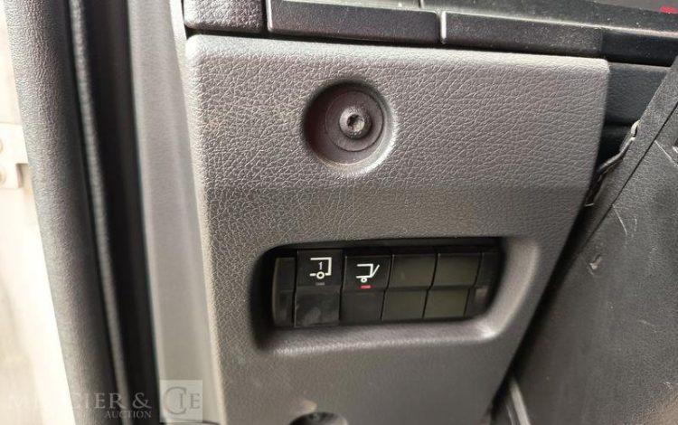 MERCEDES ATEGO AVEC HAYON  DM-421-GF