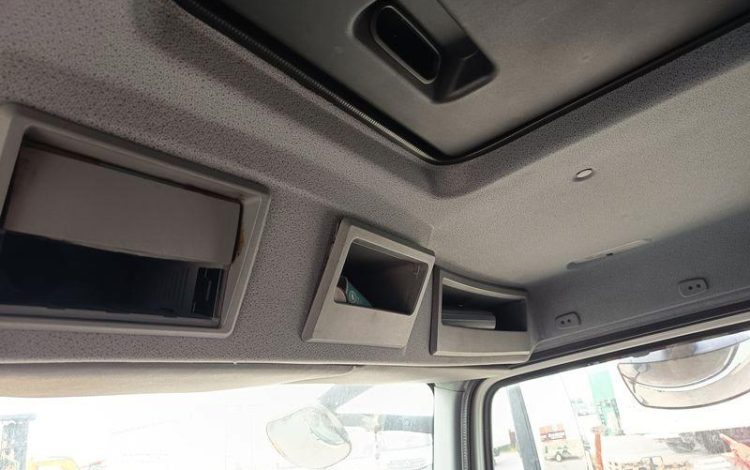 MERCEDES ATEGO AVEC HAYON  DM-421-GF