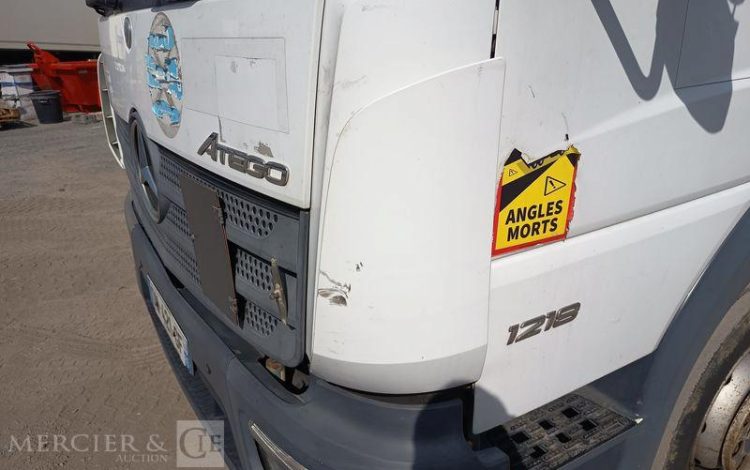 MERCEDES ATEGO AVEC HAYON  DM-421-GF