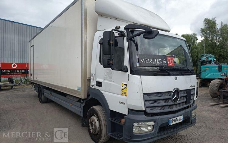 MERCEDES ATEGO AVEC HAYON  DP-674-AL